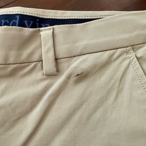Vineyard Vines Men's Khaki Flat Front Shorts - Picture 3 of 3